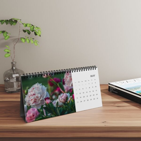 2025 Desktop Floral Calendar